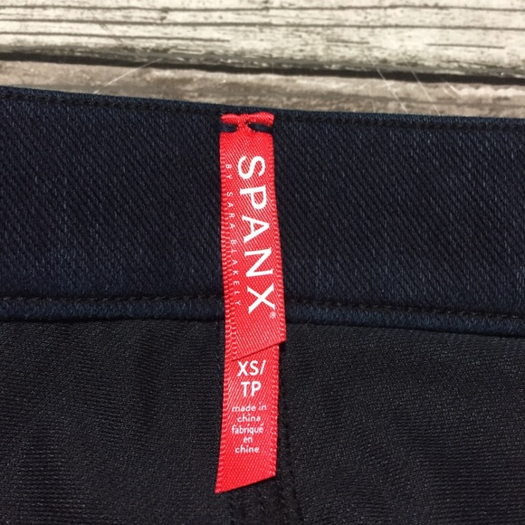 Spanx Pull On Jeans Women’s XS Dark Wash Blue Denim (Inseam 27) - Picture 9 of 9